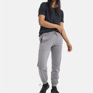 Women's Burton Multipath Jogger Pants in sharkskin size small